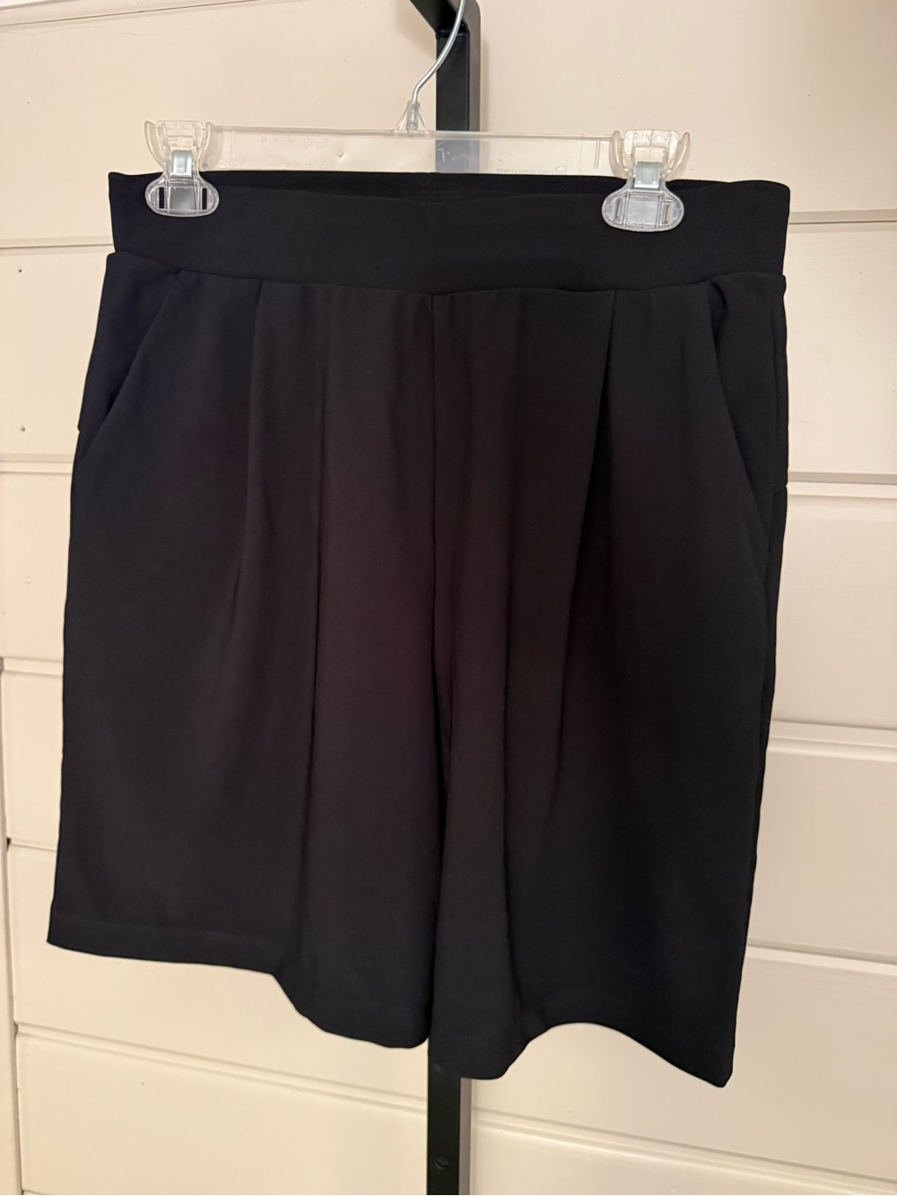 HALARA Black Pull-On Tailored Bermuda Shorts